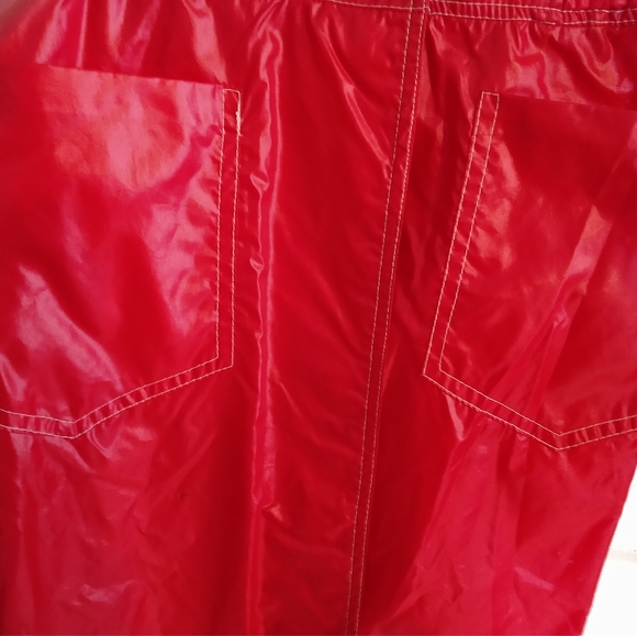 Vintage 1970s Rain Coat Jacket Glossy Nylon ciré red Twiggy Hepburn Retro Mod - Picture 10 of 11